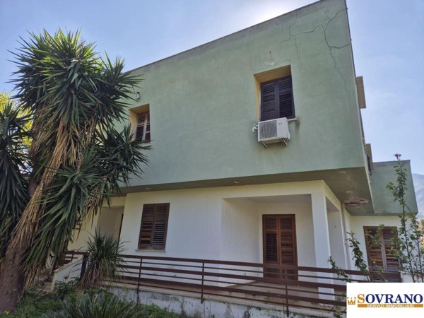 casa indipendente in vendita a Carini in zona Villagrazia di Carini