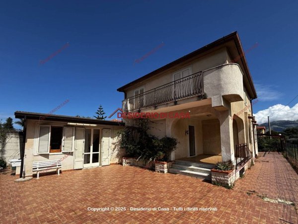casa indipendente in vendita a Carini in zona Villagrazia di Carini