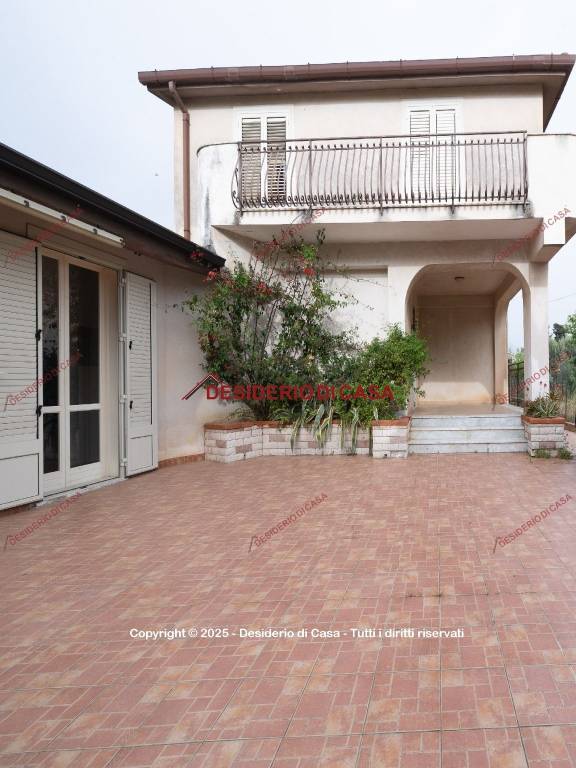 casa indipendente in vendita a Carini
