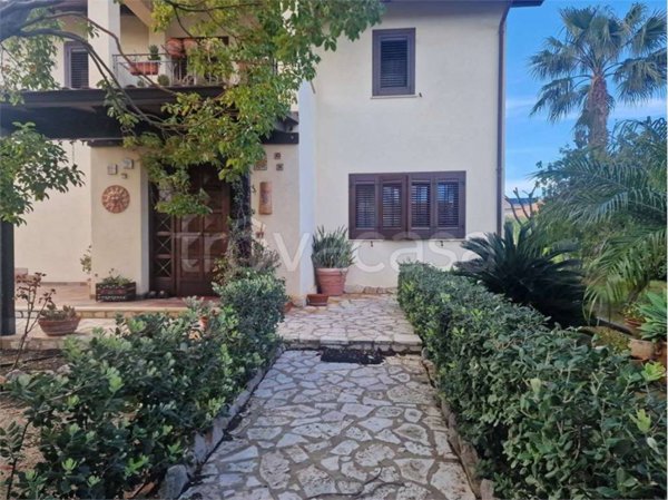 casa indipendente in vendita a Carini in zona Villagrazia di Carini
