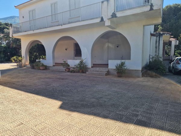 casa indipendente in vendita a Carini in zona Villagrazia di Carini