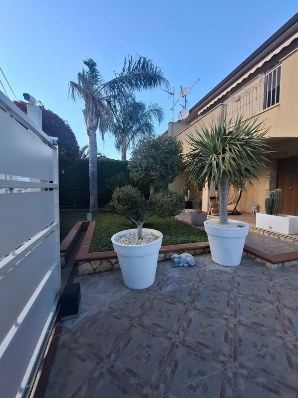 casa indipendente in vendita a Carini in zona Villagrazia di Carini