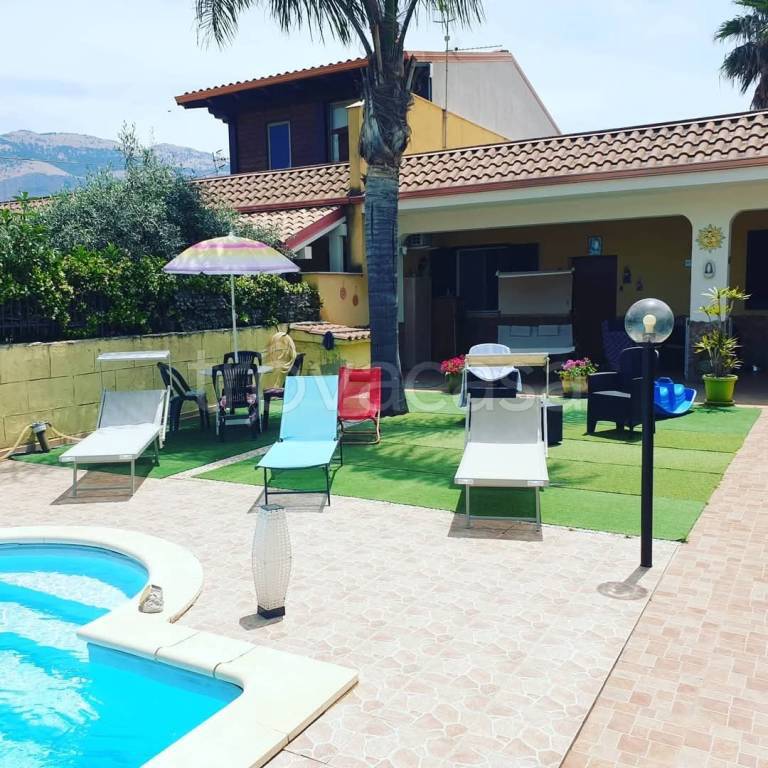 casa indipendente in vendita a Carini