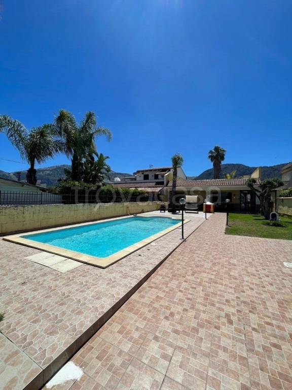 casa indipendente in vendita a Carini