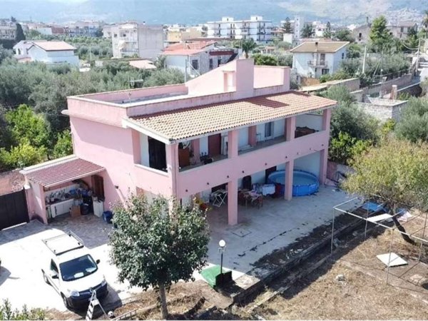 casa indipendente in vendita a Carini