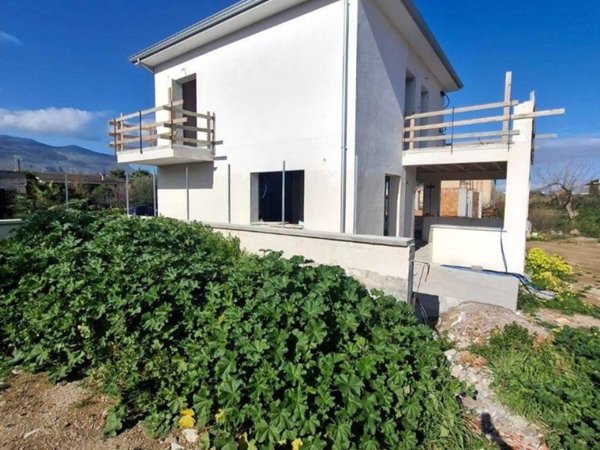 casa indipendente in vendita a Carini