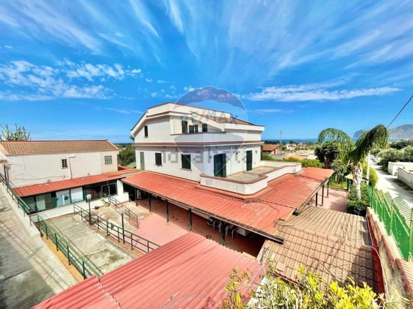 casa indipendente in vendita a Carini