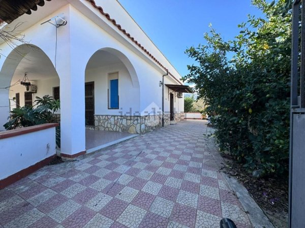 casa indipendente in vendita a Carini