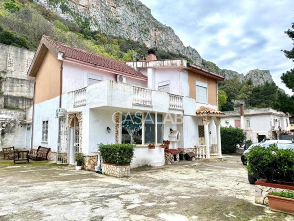 casa indipendente in vendita a Carini