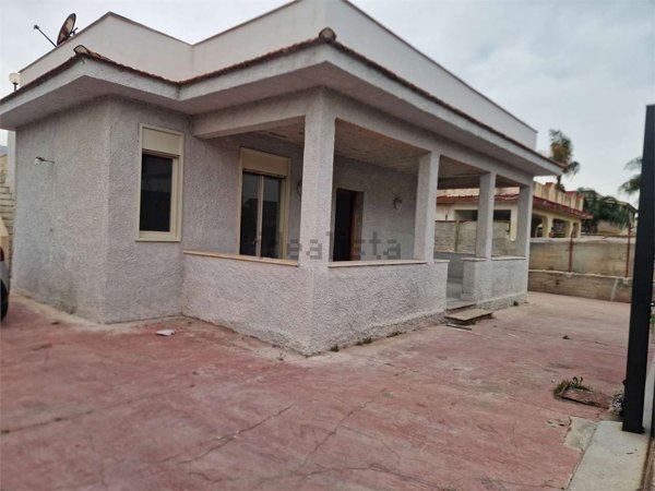 casa indipendente in vendita a Carini