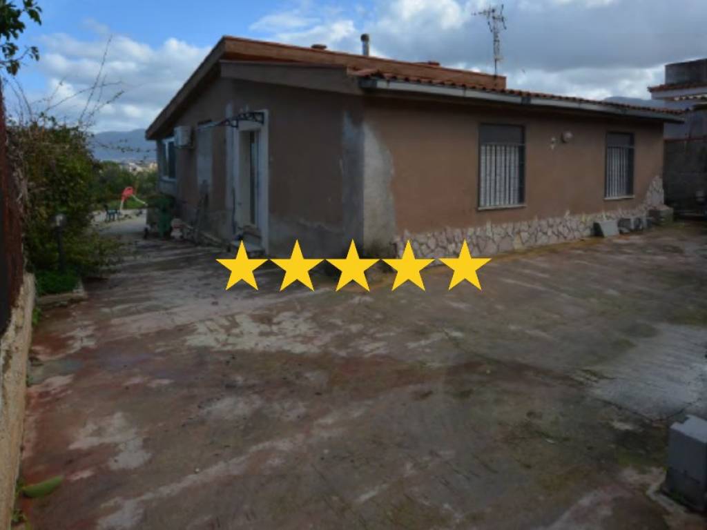 appartamento in vendita a Carini in zona Piraineto