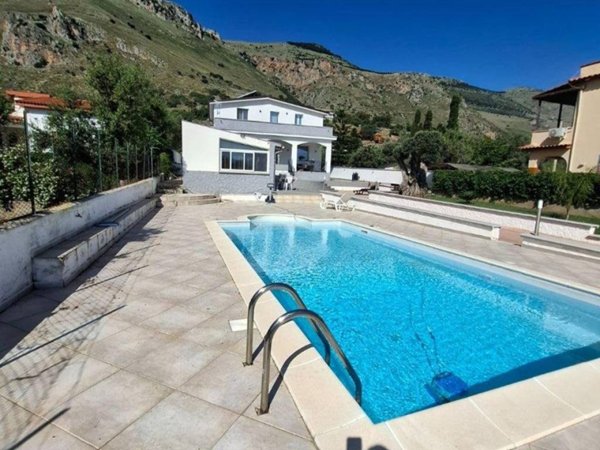 casa indipendente in vendita a Carini