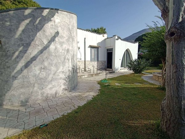 casa indipendente in vendita a Carini in zona Villagrazia di Carini
