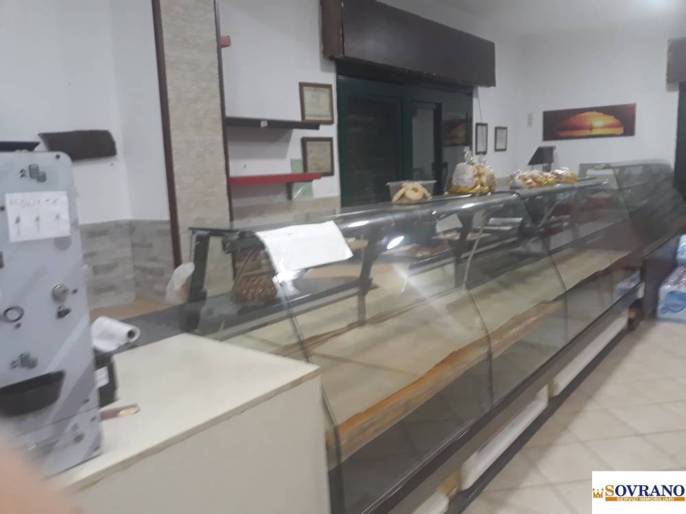 negozio in vendita a Carini in zona Piraineto