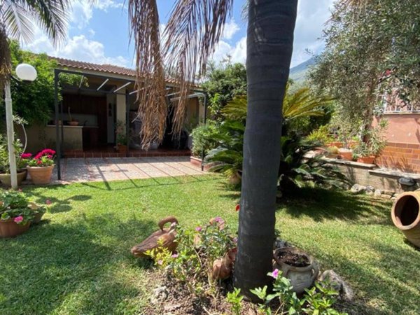 casa indipendente in vendita a Carini in zona Villagrazia di Carini