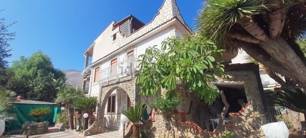 casa indipendente in vendita a Carini