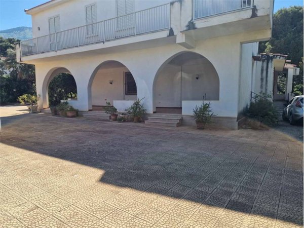 casa indipendente in vendita a Carini in zona Villagrazia di Carini