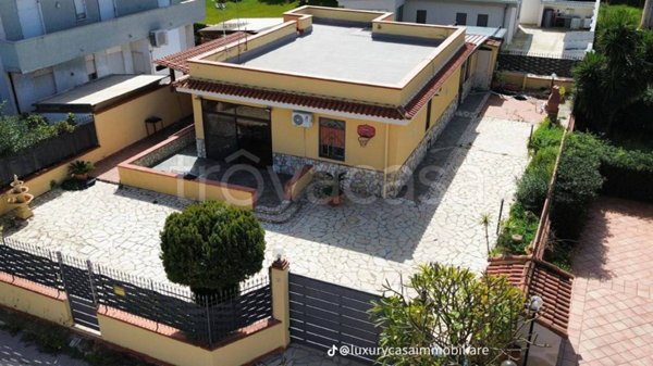 casa indipendente in vendita a Carini