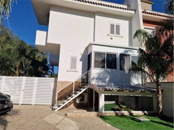 casa indipendente in vendita a Carini in zona Villagrazia di Carini