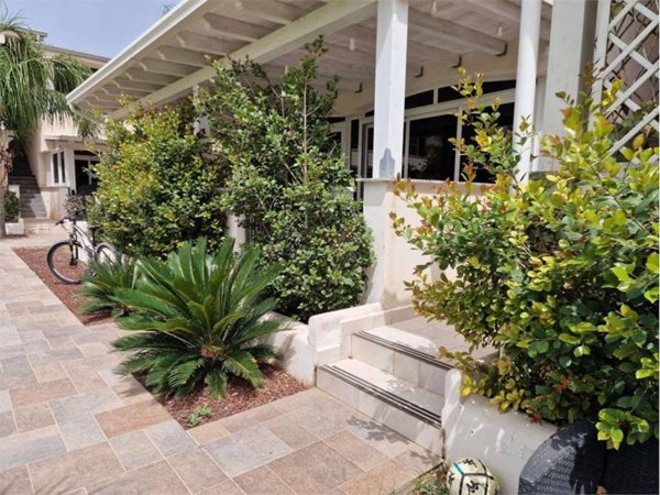 casa indipendente in vendita a Carini in zona Villagrazia di Carini