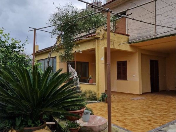 casa indipendente in vendita a Carini in zona Villagrazia di Carini