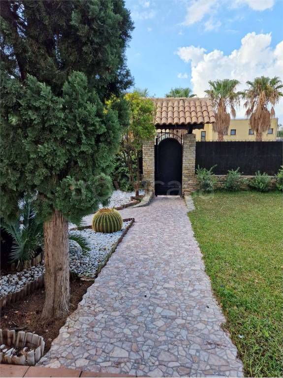 casa indipendente in vendita a Carini in zona Villagrazia di Carini