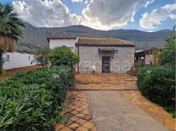 casa indipendente in vendita a Carini in zona Villagrazia di Carini