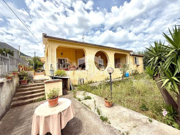 casa indipendente in vendita a Carini