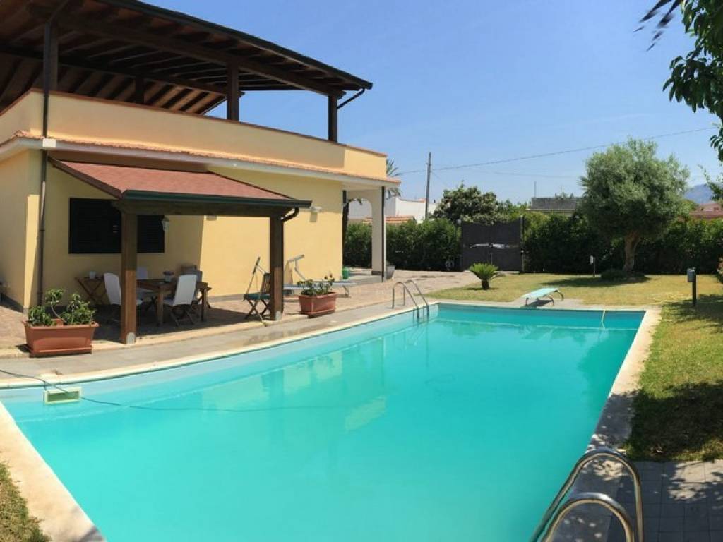casa indipendente in vendita a Carini