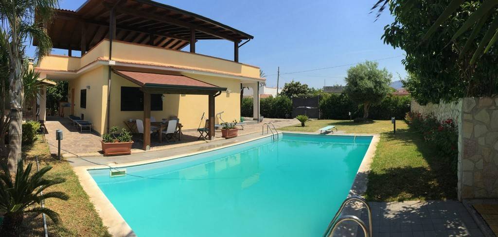 casa indipendente in vendita a Carini