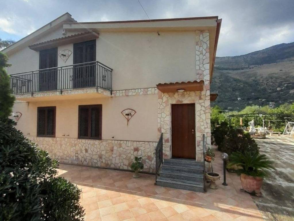 casa indipendente in vendita a Carini
