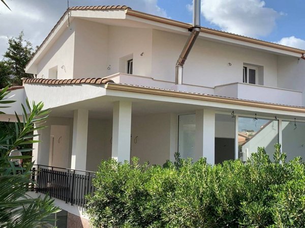 casa indipendente in vendita a Carini in zona Villagrazia di Carini