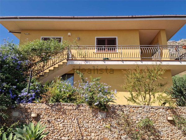 casa indipendente in vendita a Carini in zona Villagrazia di Carini