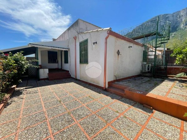 casa indipendente in vendita a Carini