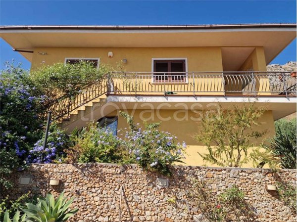 casa indipendente in vendita a Carini in zona Villagrazia di Carini
