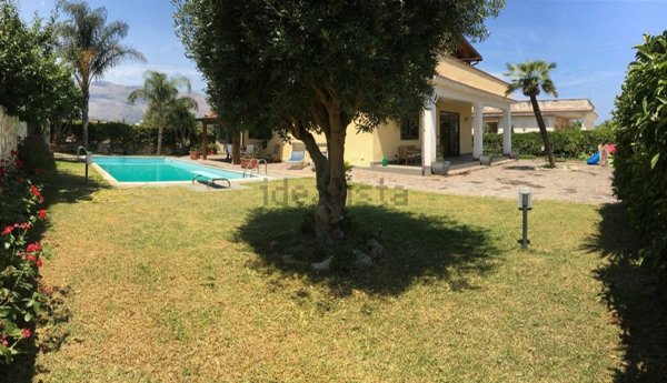 casa indipendente in vendita a Carini
