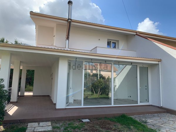 casa indipendente in vendita a Carini in zona Villagrazia di Carini