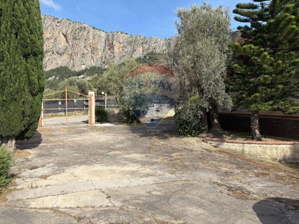 casa indipendente in vendita a Carini