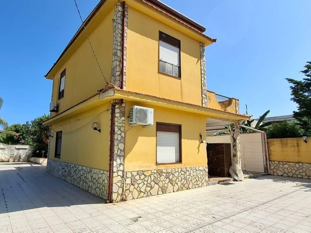 casa indipendente in vendita a Carini