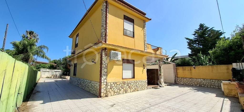 casa indipendente in vendita a Carini