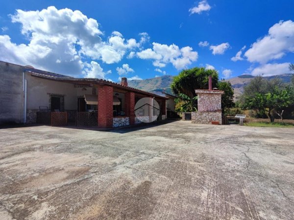 casa indipendente in vendita a Carini in zona Villagrazia di Carini