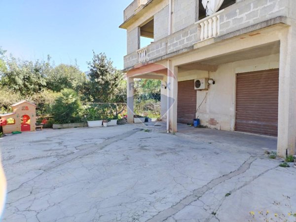casa indipendente in vendita a Carini in zona Bivio Foresta