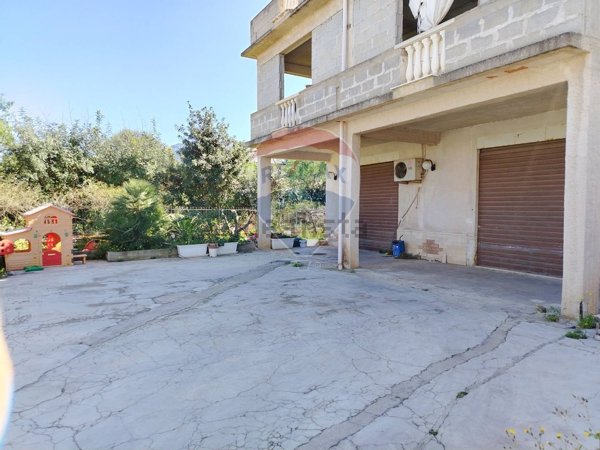 casa indipendente in vendita a Carini in zona Bivio Foresta