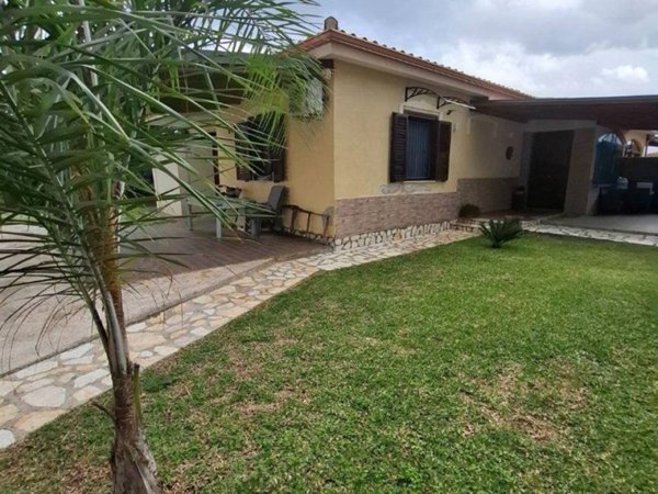 casa indipendente in vendita a Carini