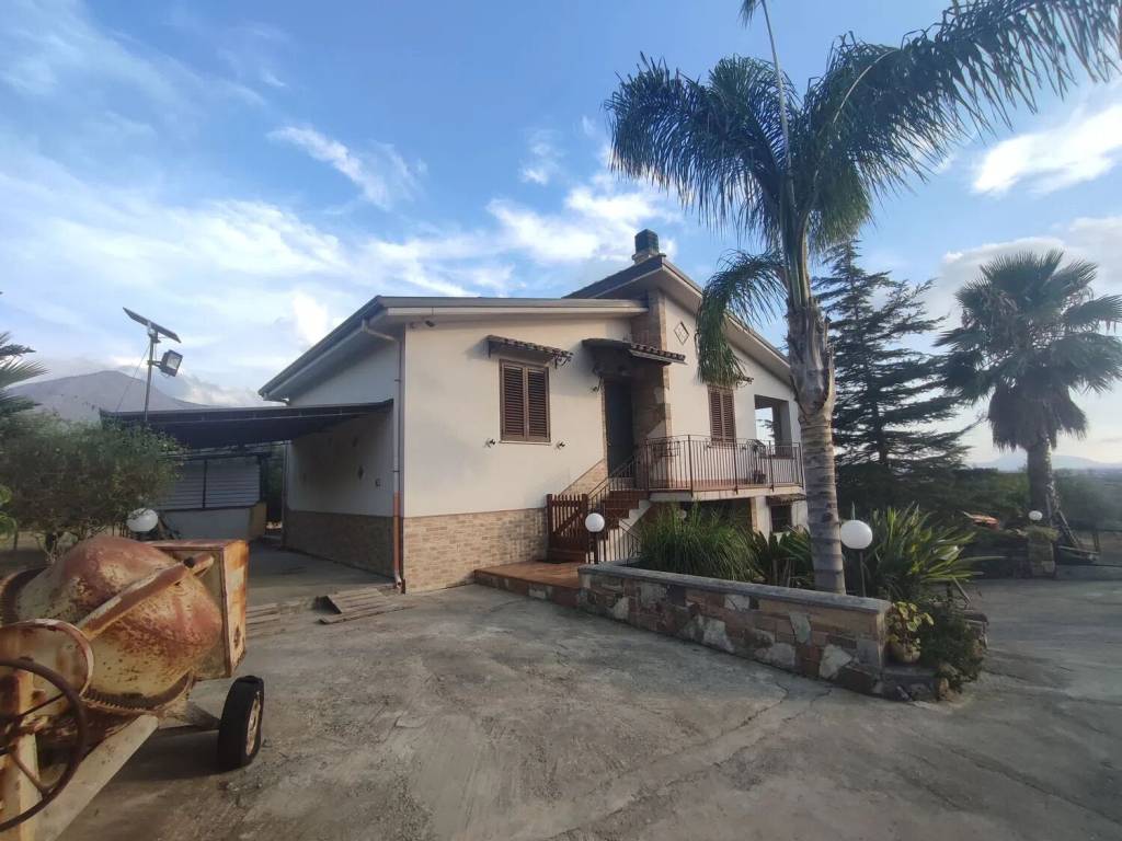 casa indipendente in vendita a Carini