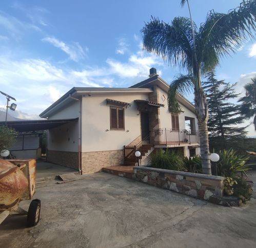 casa indipendente in vendita a Carini