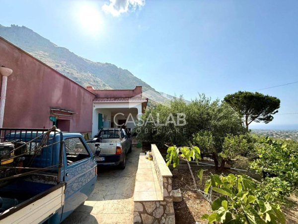 casa indipendente in vendita a Carini in zona Villagrazia di Carini