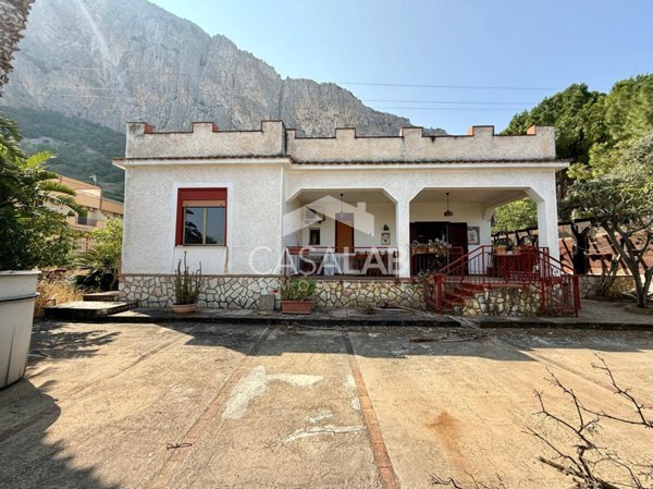 casa indipendente in vendita a Carini