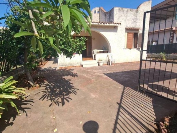 casa indipendente in vendita a Carini in zona Villagrazia di Carini
