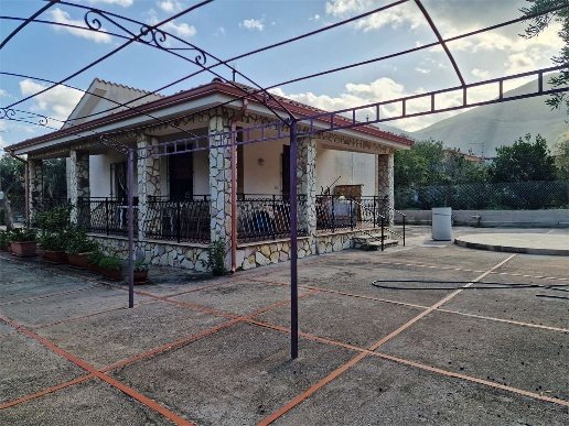 casa indipendente in vendita a Carini in zona Villagrazia di Carini